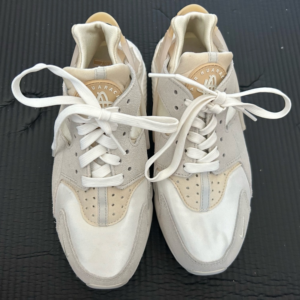 Brand new never worn Nike Air Huarache